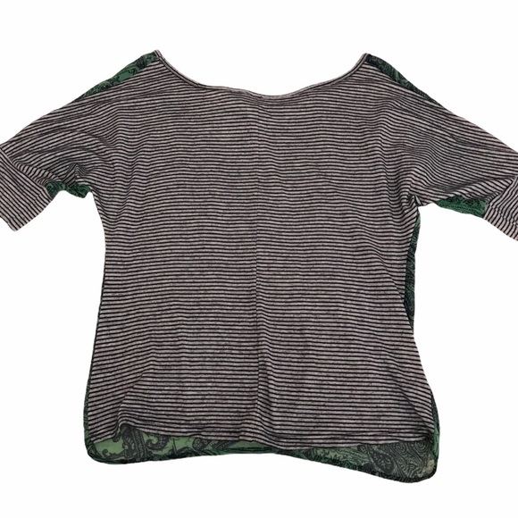 BKE Top The Buckle Mixed Media Paisley Stripes Sm - Picture 2 of 3